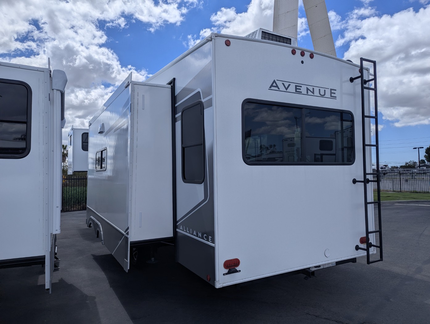 2026 Alliance RV Avenue 32RLS - Image 3