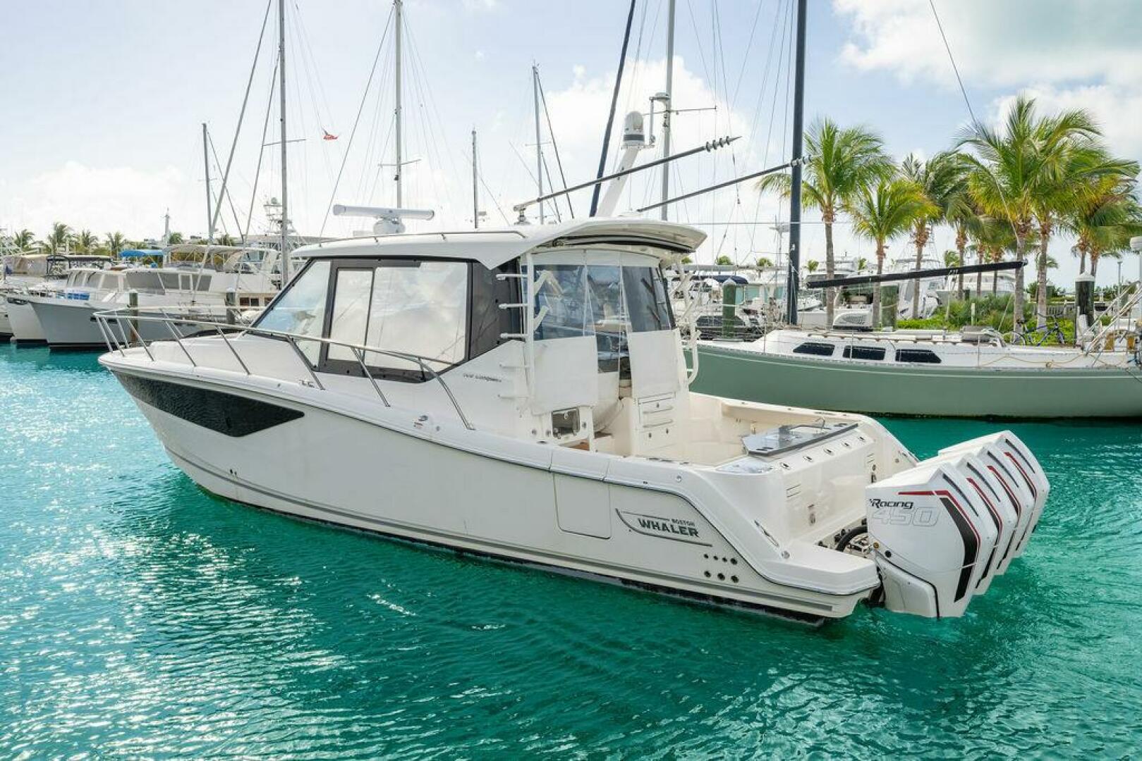 2023 Boston Whaler 405 Conquest - Image 13