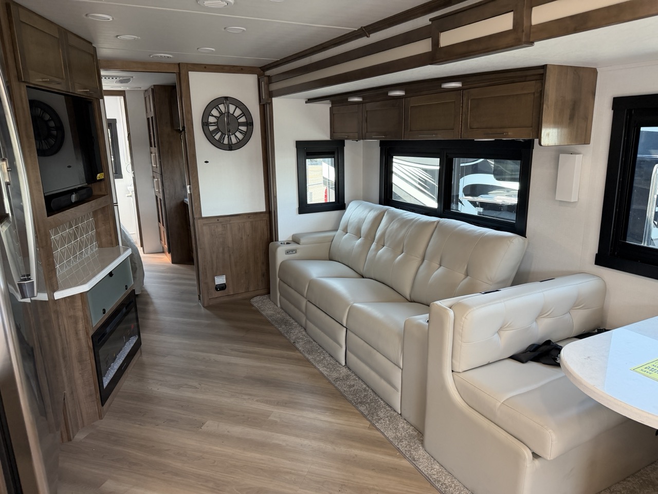 2026 Entegra Coach Accolade 37K - Image 8