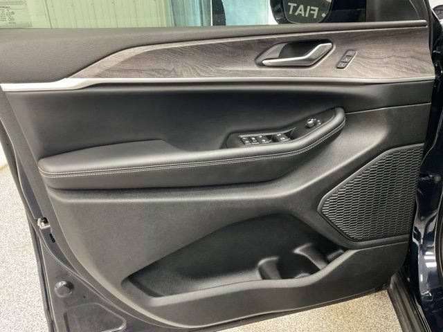 2024 Jeep Grand Cherokee Utility 4D Limited 4WD - Image 16