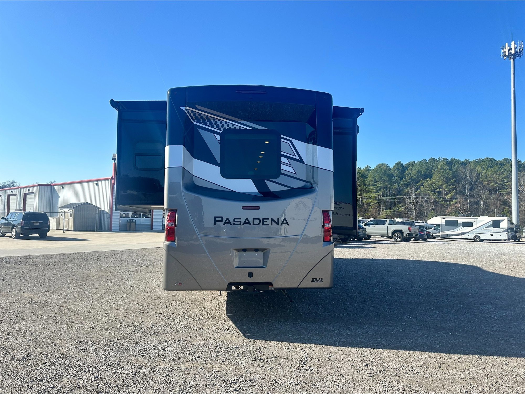 2026 THOR MOTOR COACH PASADENA 38FX - Image 3
