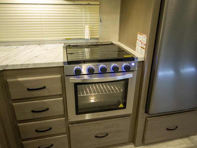 2023 Coachmen Chaparral Lite 25RE - Image 10