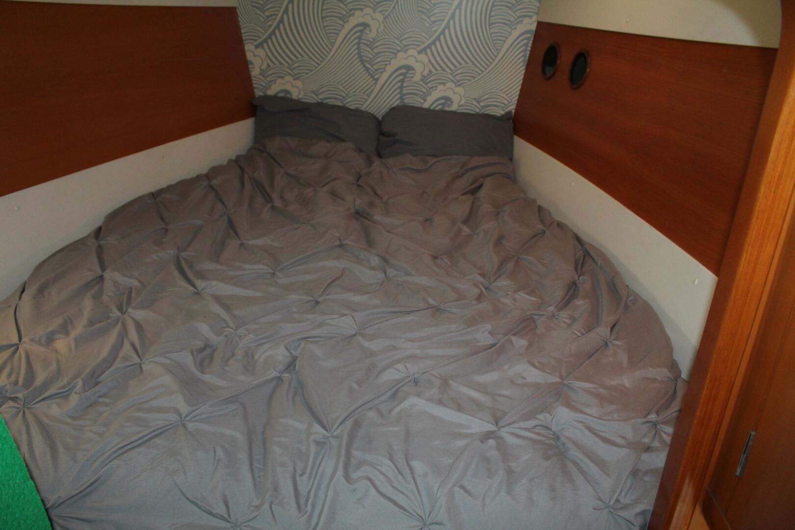 2004 Lagoon 43 Power Cat - Image 15