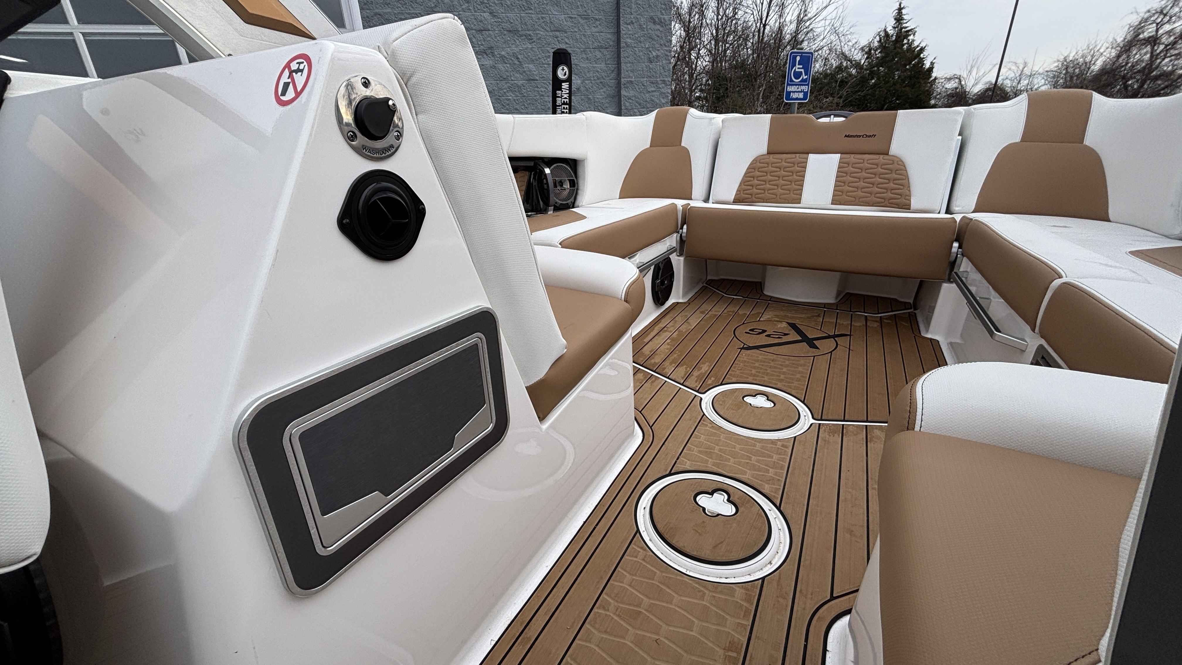 2022 MasterCraft X26 - Image 25