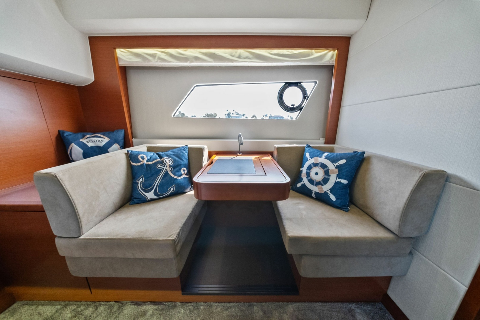 2015 Prestige 550 Base - Image 39