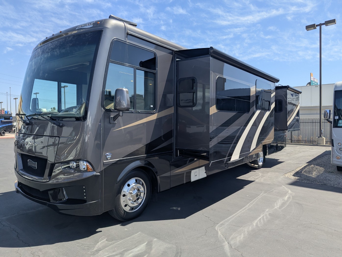 2021 Newmar Bay Star 3626 - Image 3