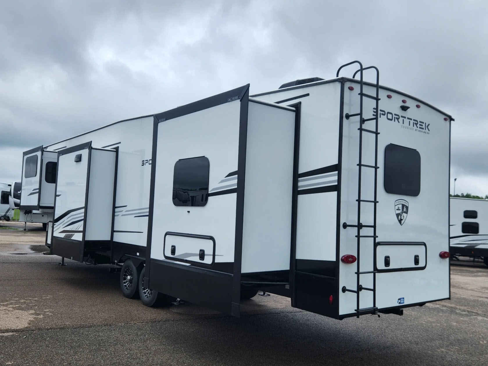 2026 VENTURE RV SPORTTREK 365VFL - Image 3