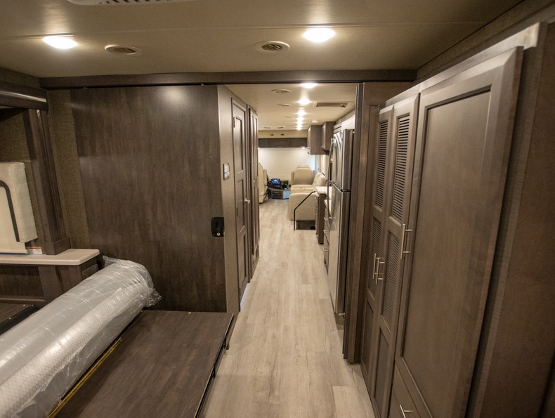 2022 Thor Motor Coach Palazzo 37.4 - Image 18