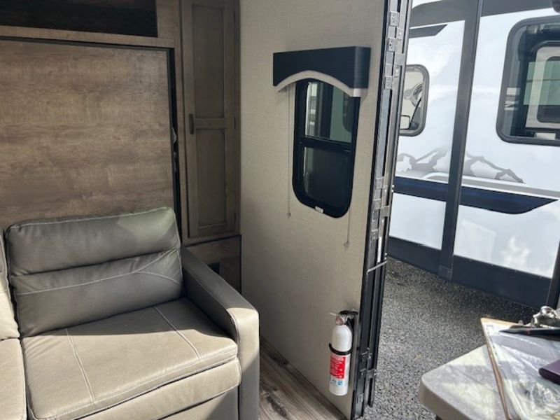 2023 Venture RV Sonic Lite SL170VBH - Image 3