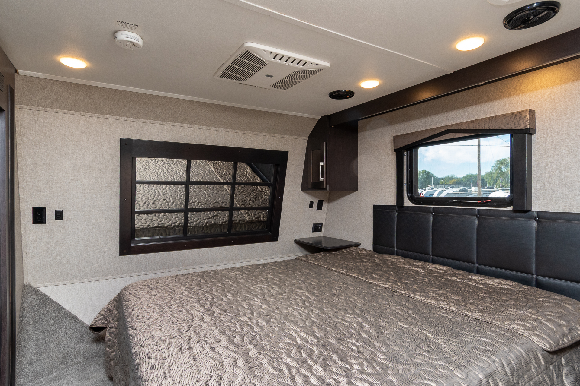 2017 Keystone Raptor 424TS - Image 17