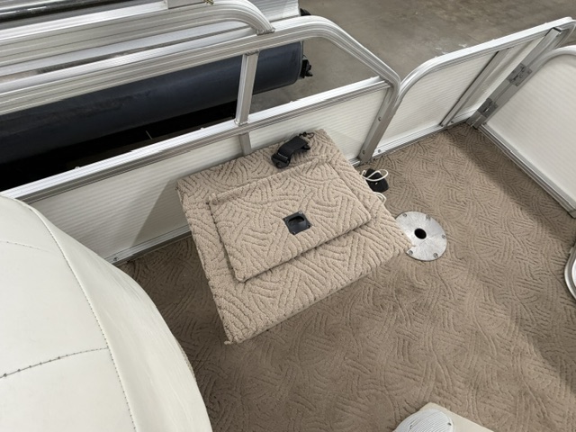 2003 LOWE SUNCRUISER TRINDAD 222 - Image 16