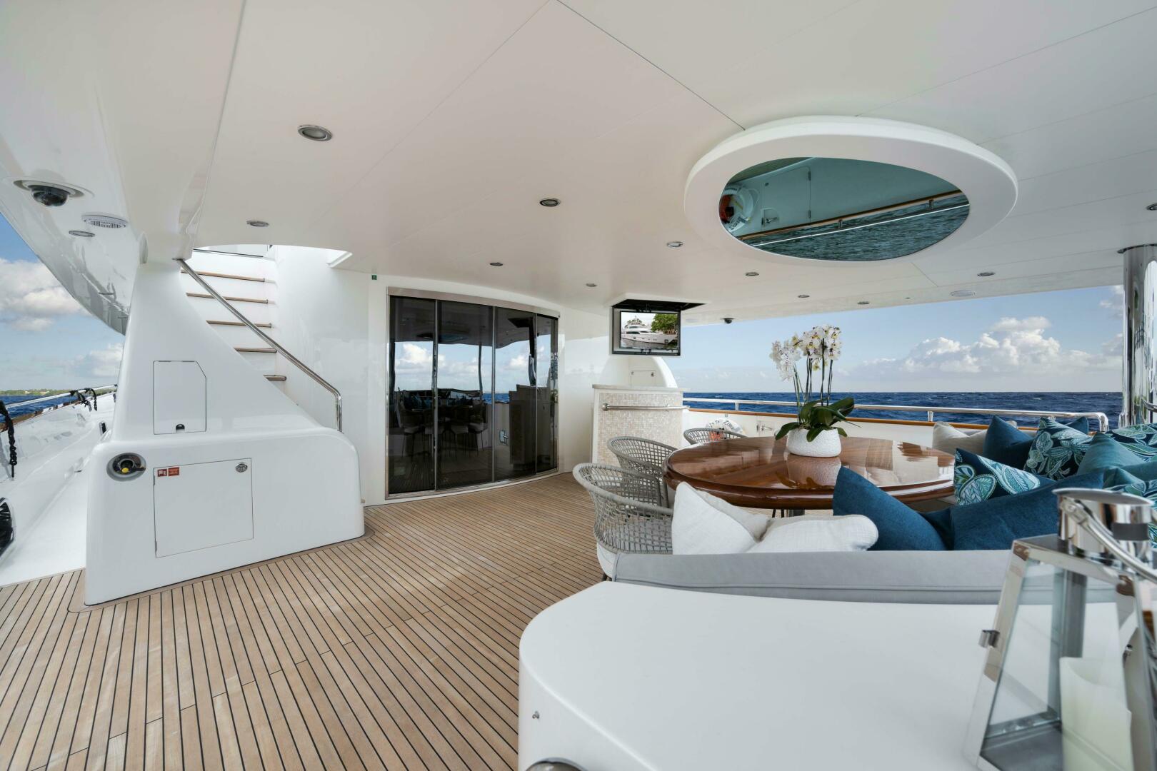 2012 Horizon P110 Tri-Deck - Image 2