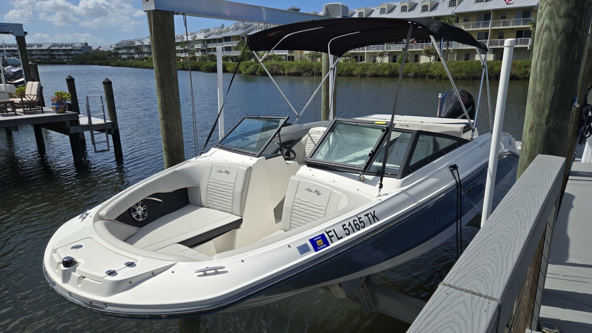 2023 Sea Ray SPX 210 OB - Image 2
