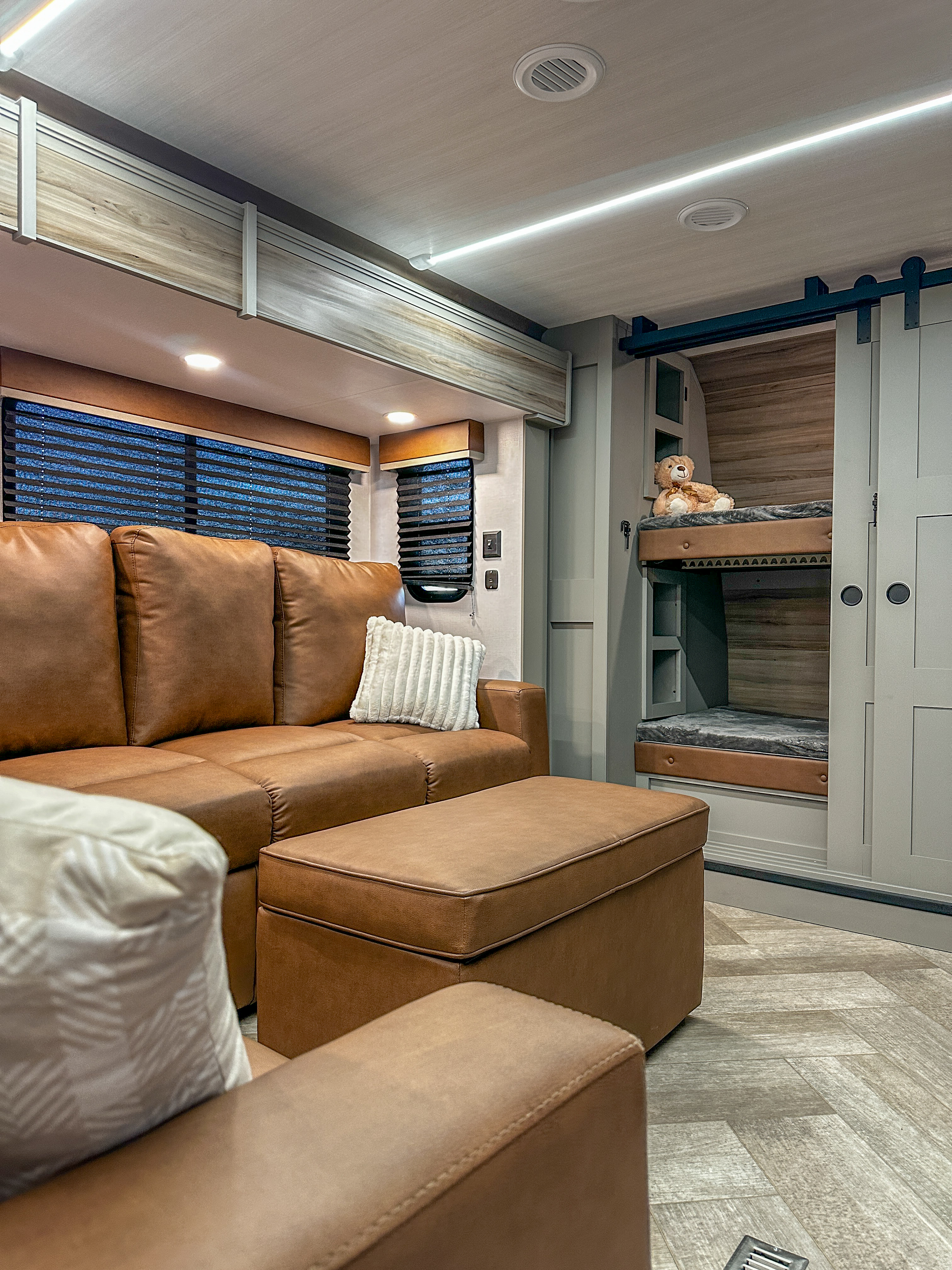 2026 Keystone Sprinter 3800FLB - Image 24