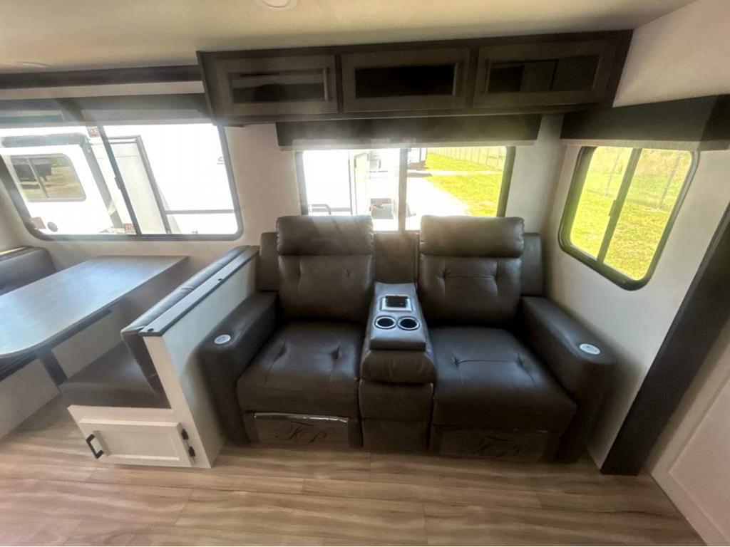 2026 VENTURE RV SPORTTREK 327VIK - Image 16