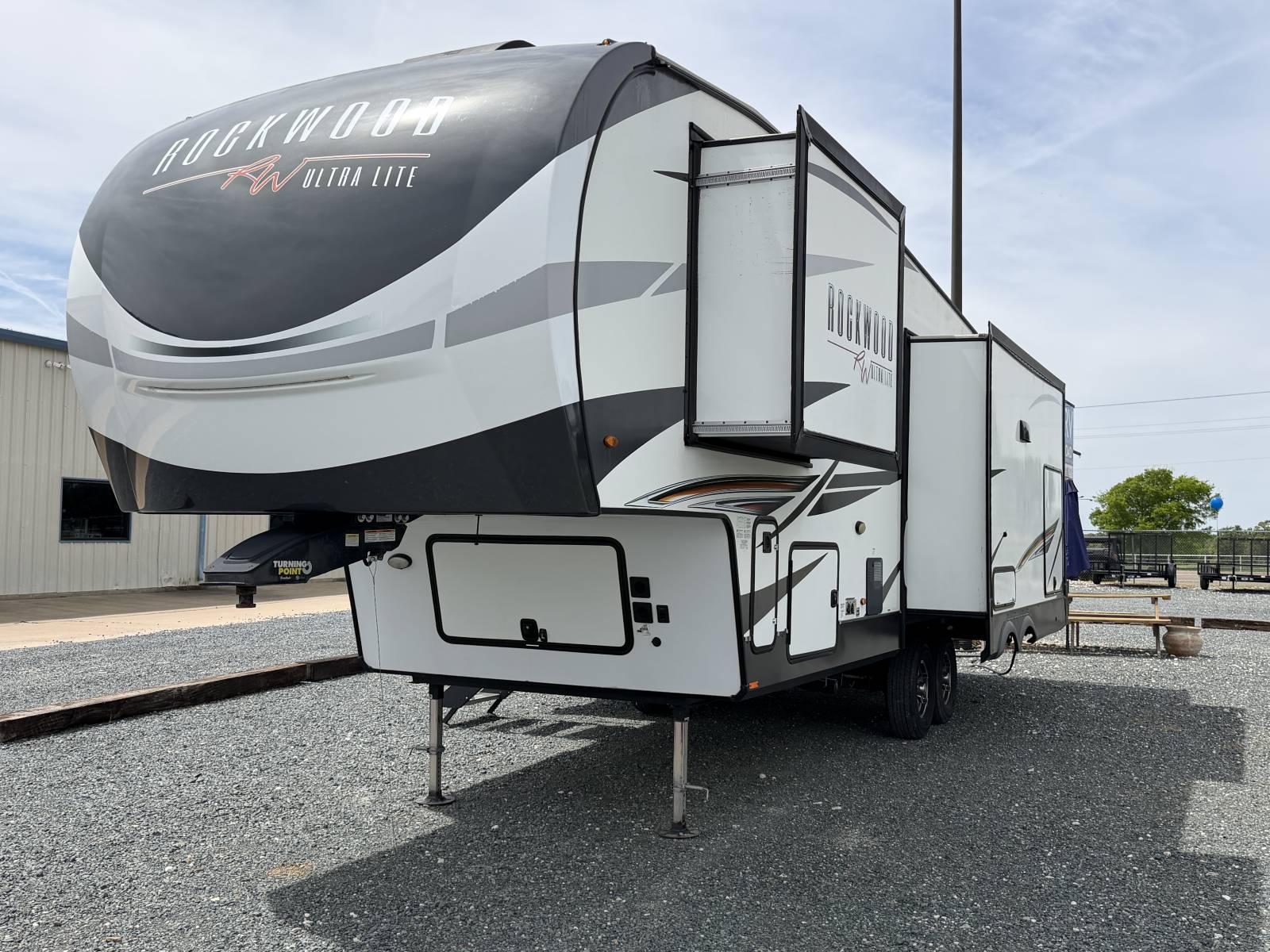 2022 Forest River Rockwood Ultra Lite 2883WS - Image 3