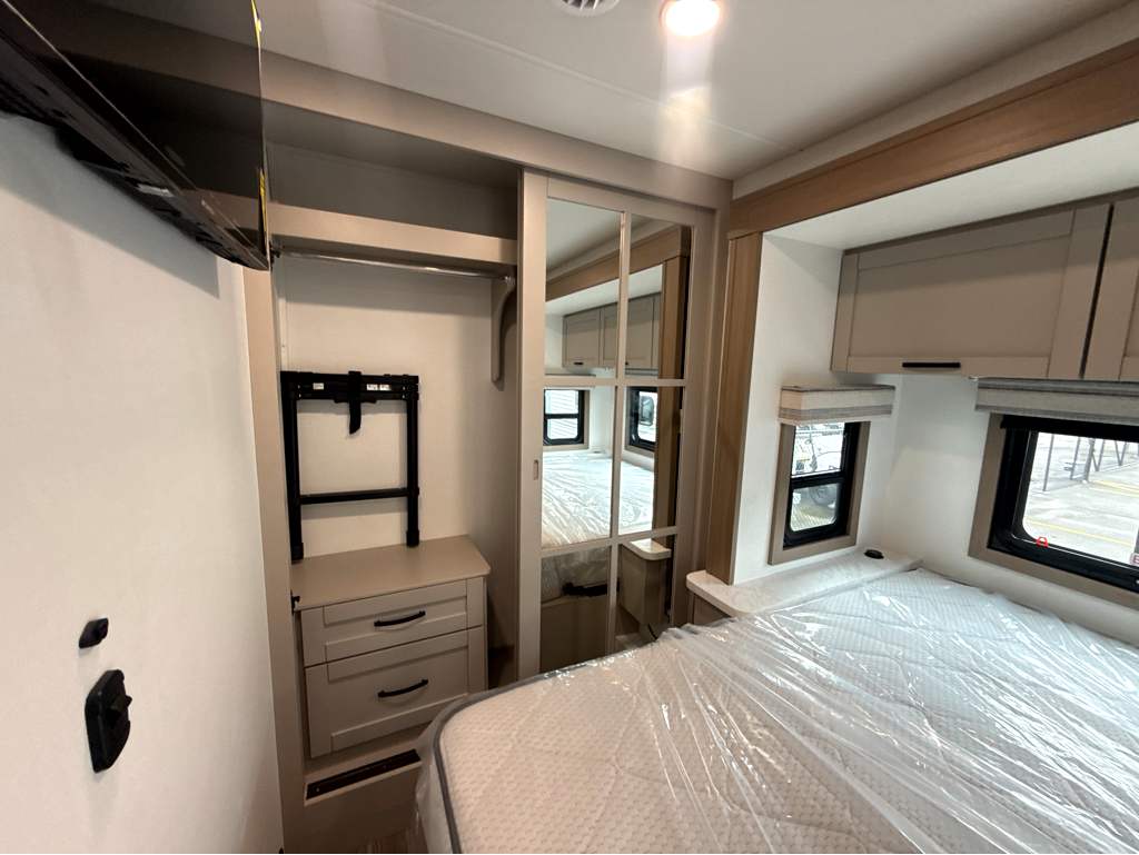 2027 JAYCO GREYHAWK XL 32U - Image 25