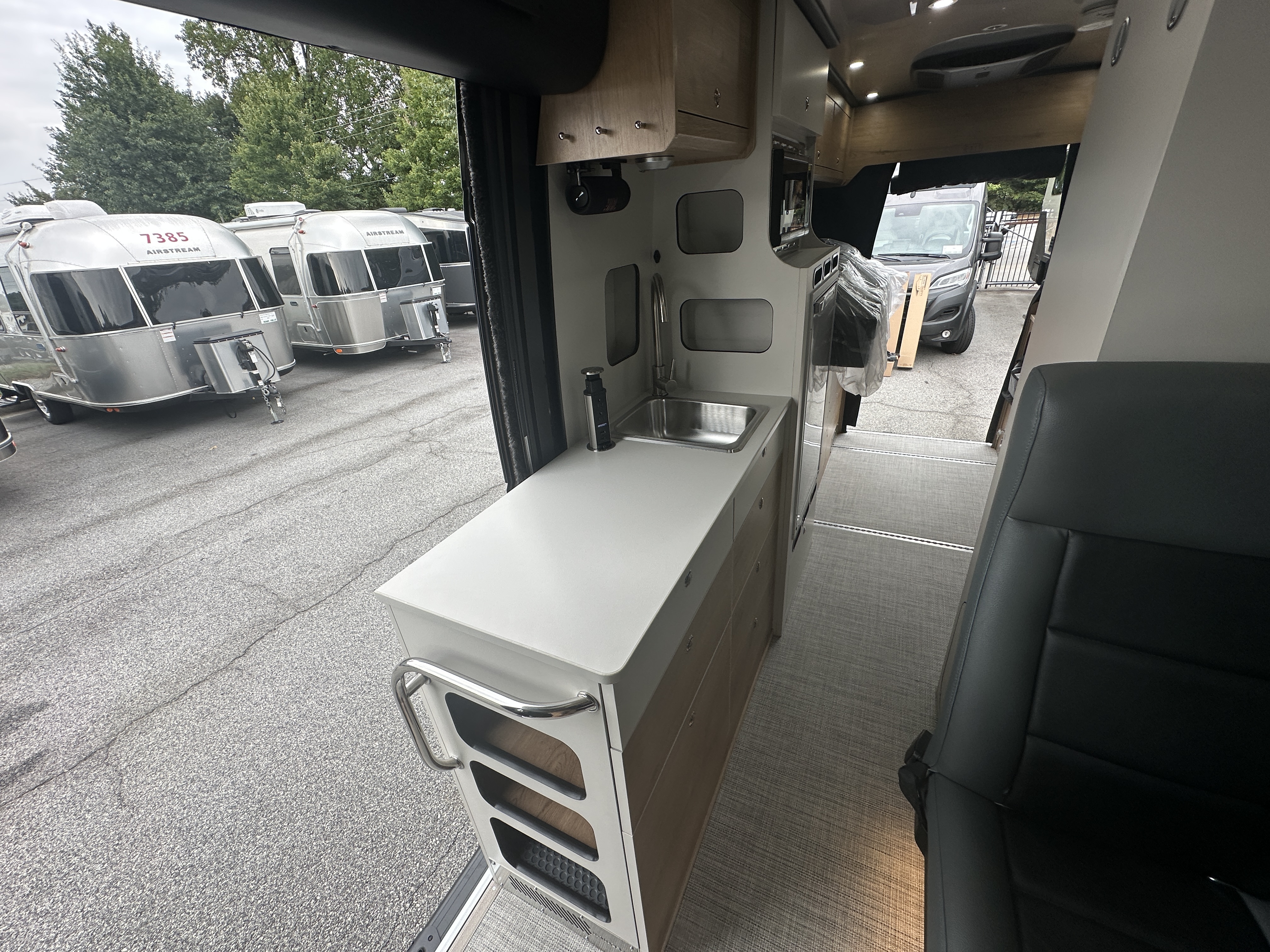 2027 Airstream Rangeline 21PS - Image 19