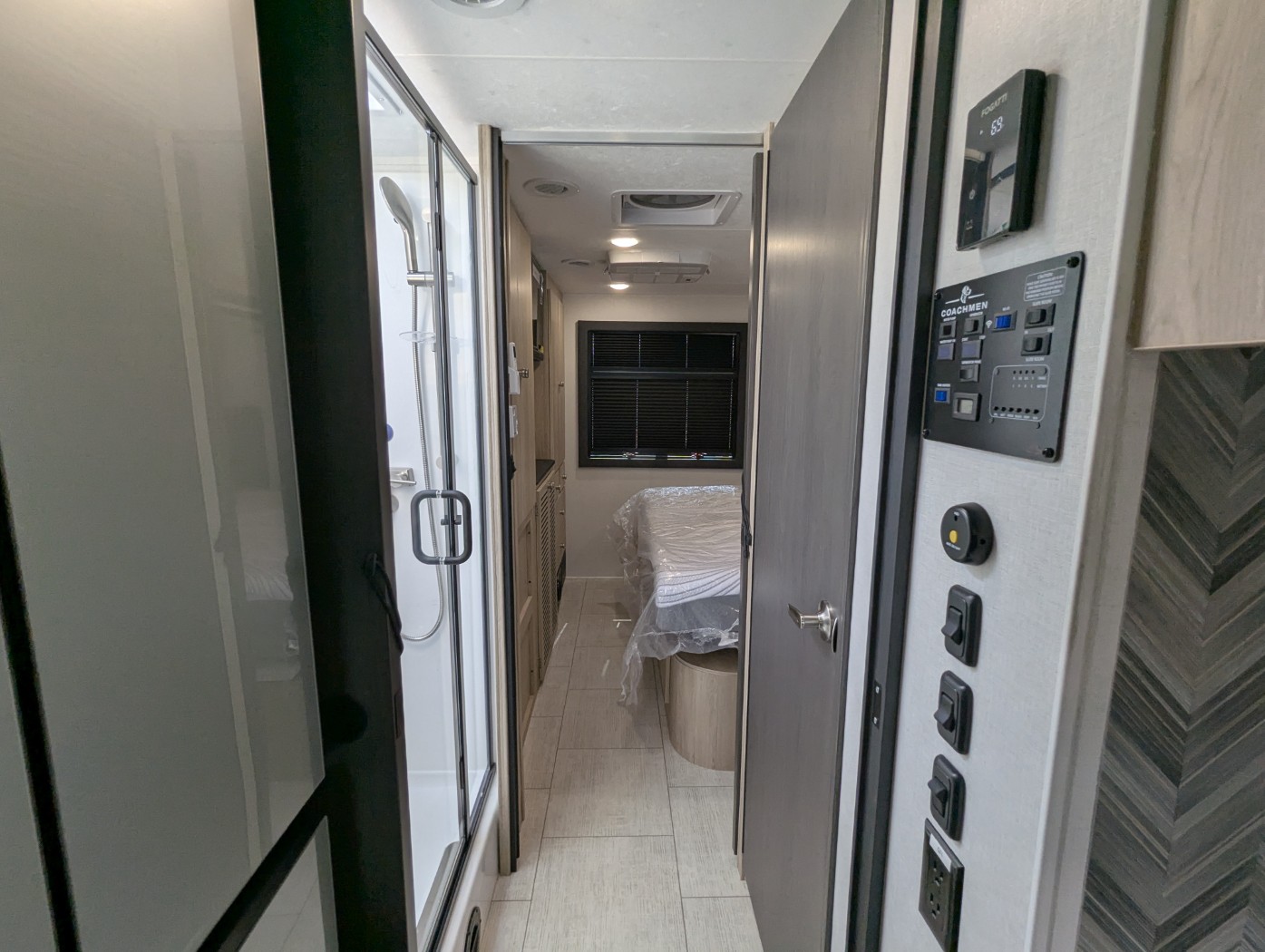 2026 Coachmen Entourage 330DS - Image 18