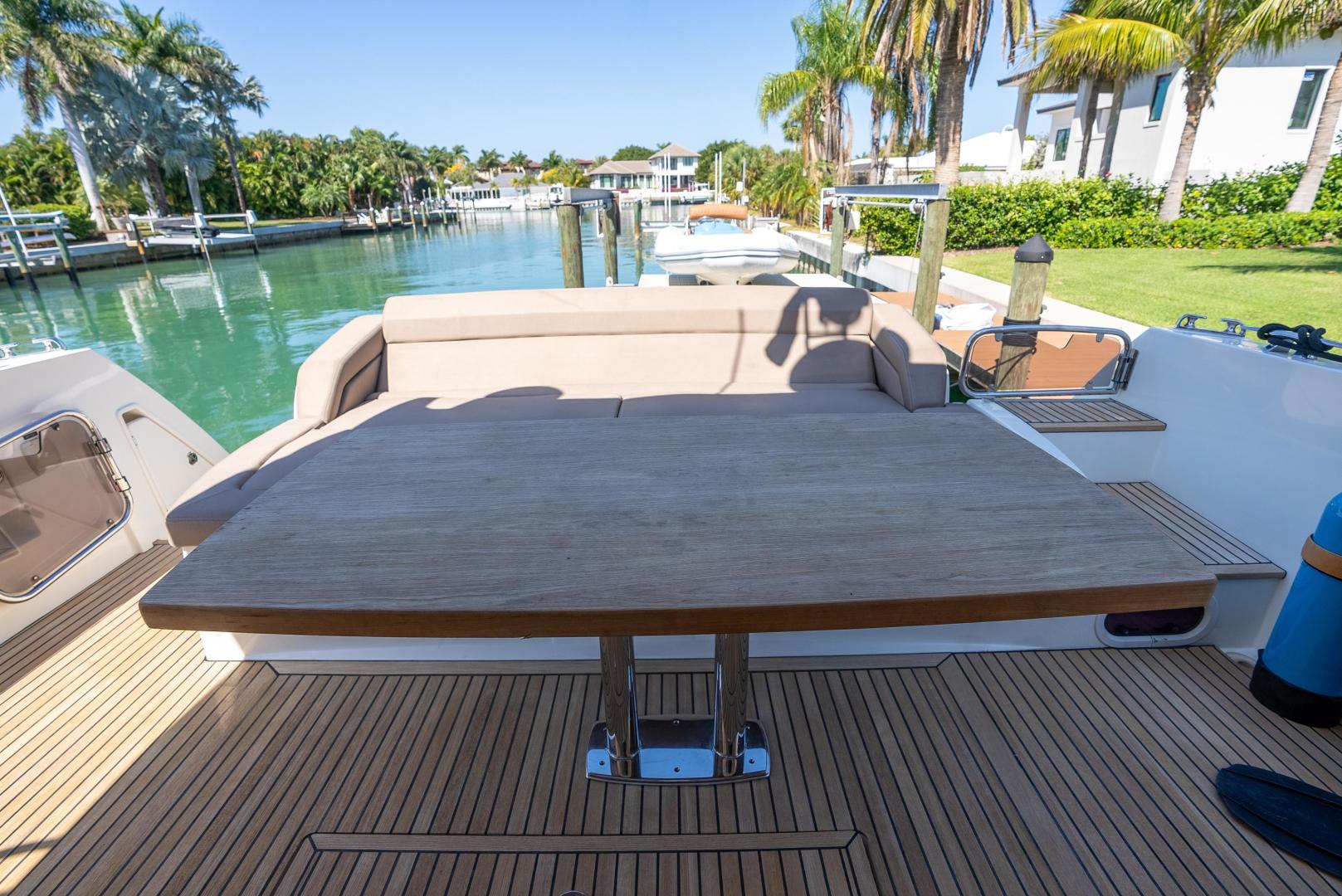 2016 Prestige 550 S - Image 19