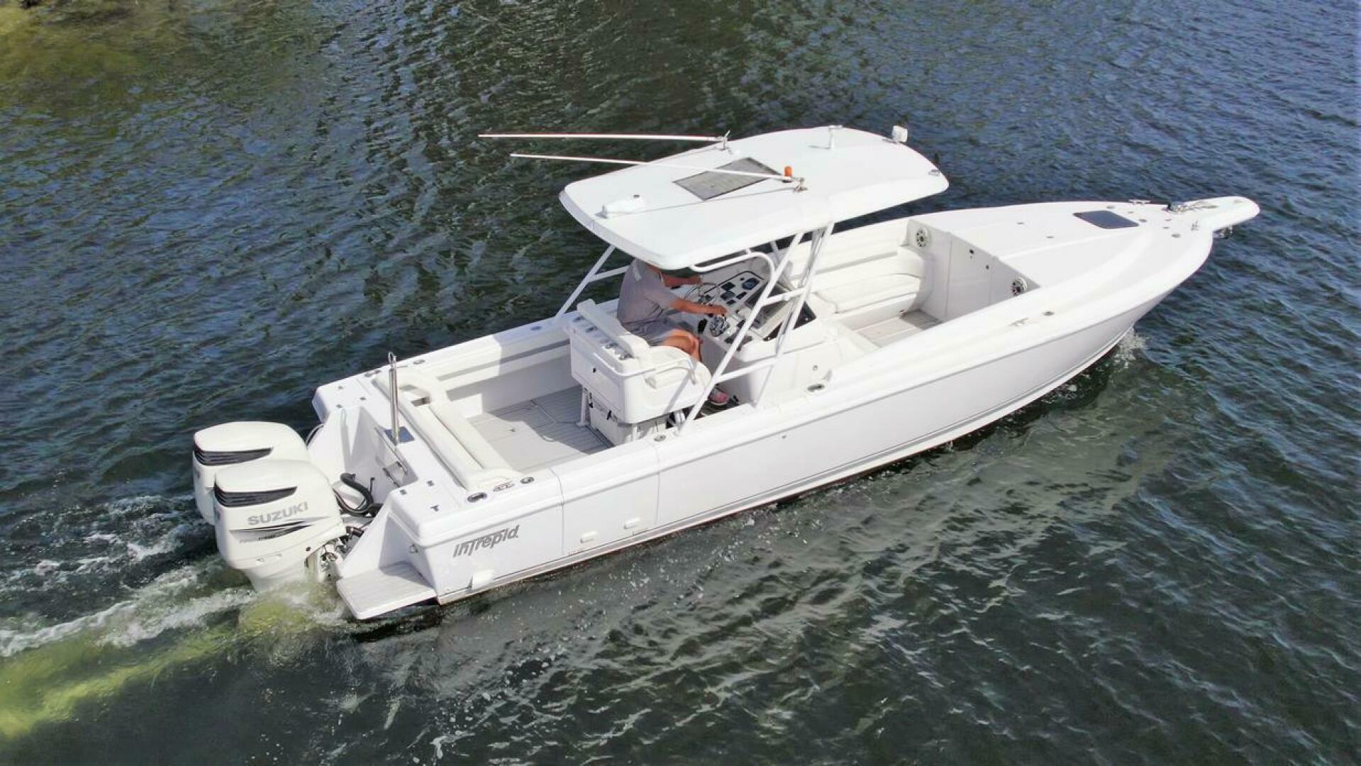 2003 Intrepid 32 - Image 3
