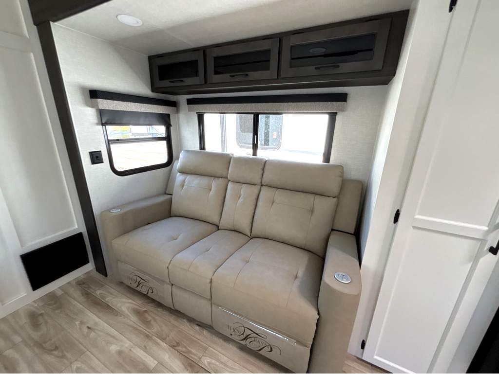 2026 VENTURE RV SPORTTREK 271VRB - Image 12