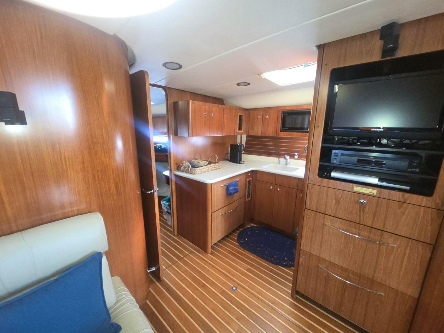 2001 TIARA - Image 22