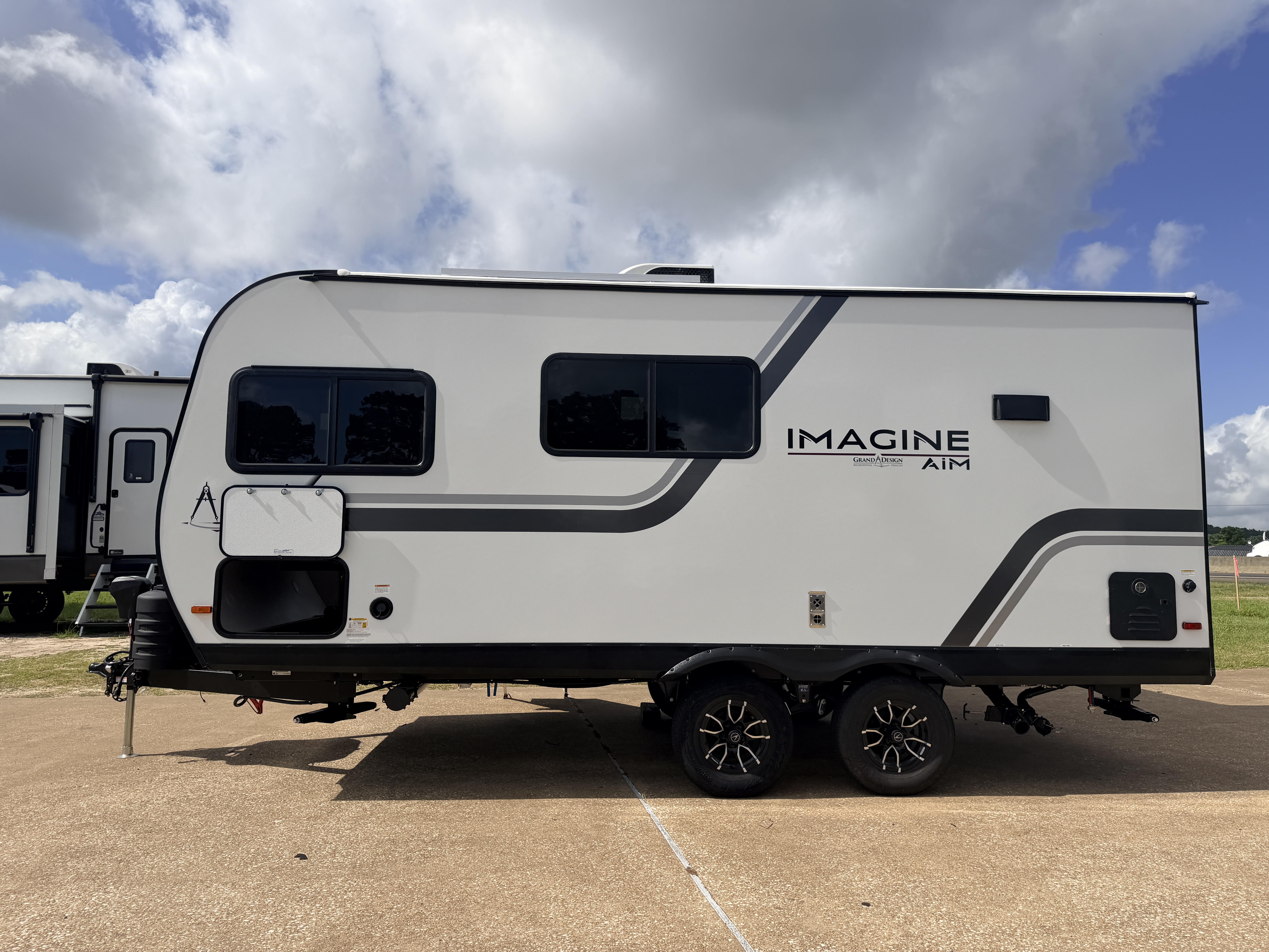 2027 Grand Design Imagine AIM 19MLA - Image 4
