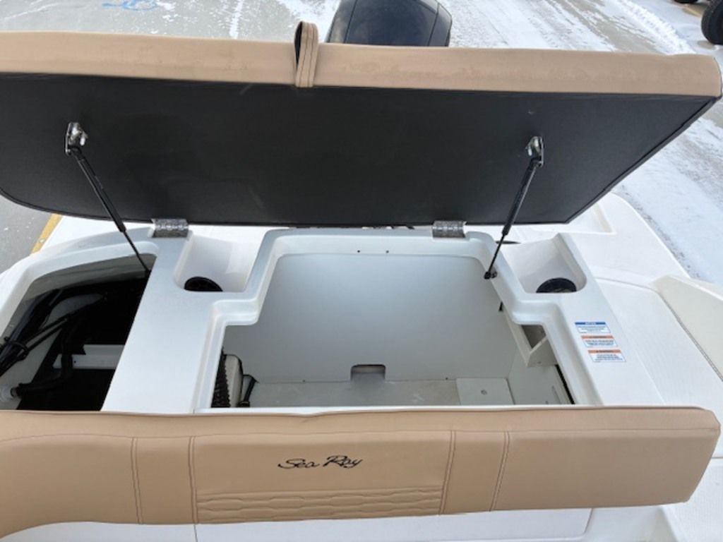 2023 Sea Ray SPX 190 Outboard - Image 20