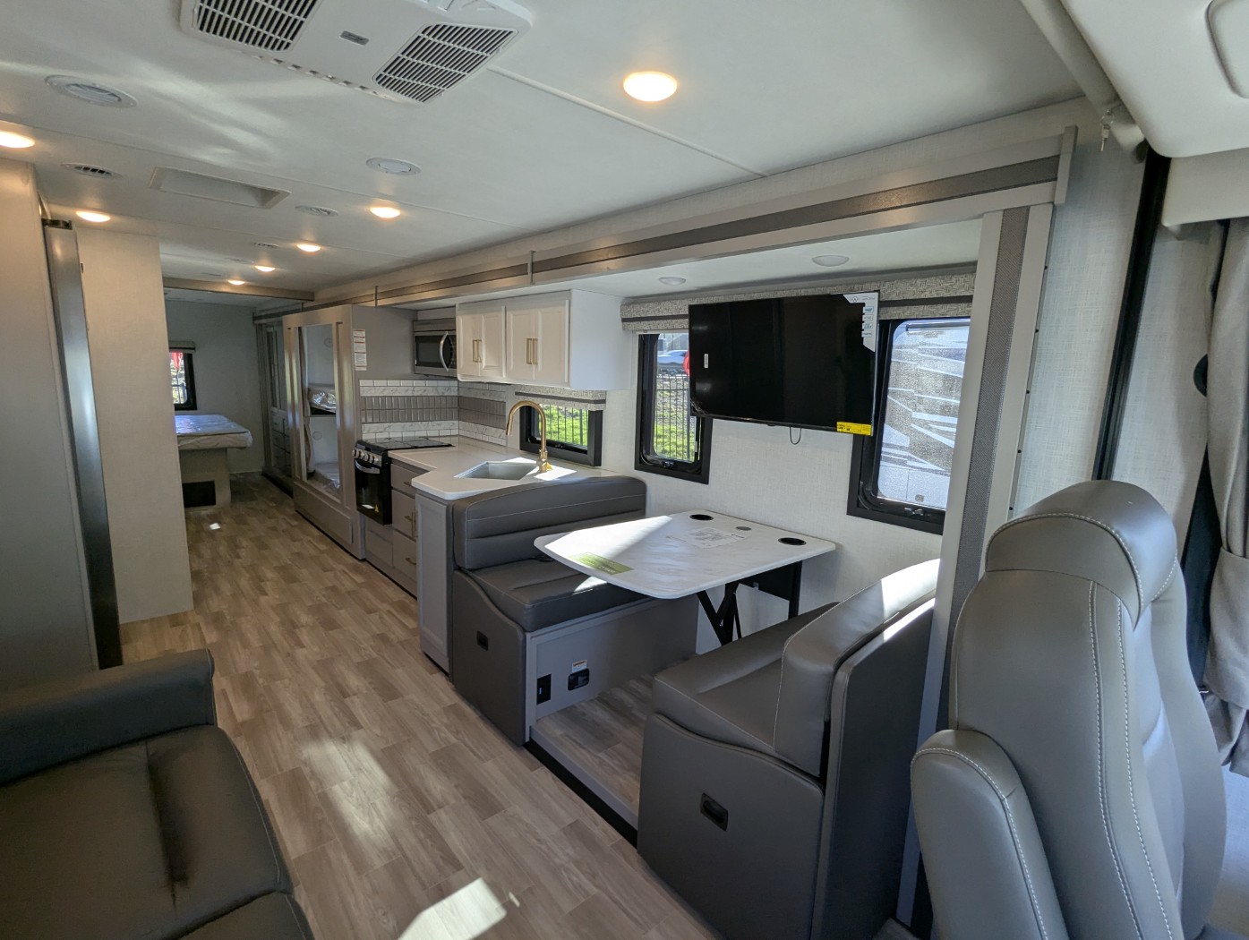 2026 Thor Motor Coach Windsport 35J - Image 10