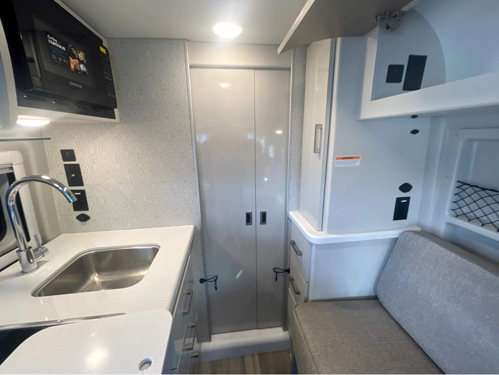2026 THOR MOTOR COACH RIZE 18M - Image 32