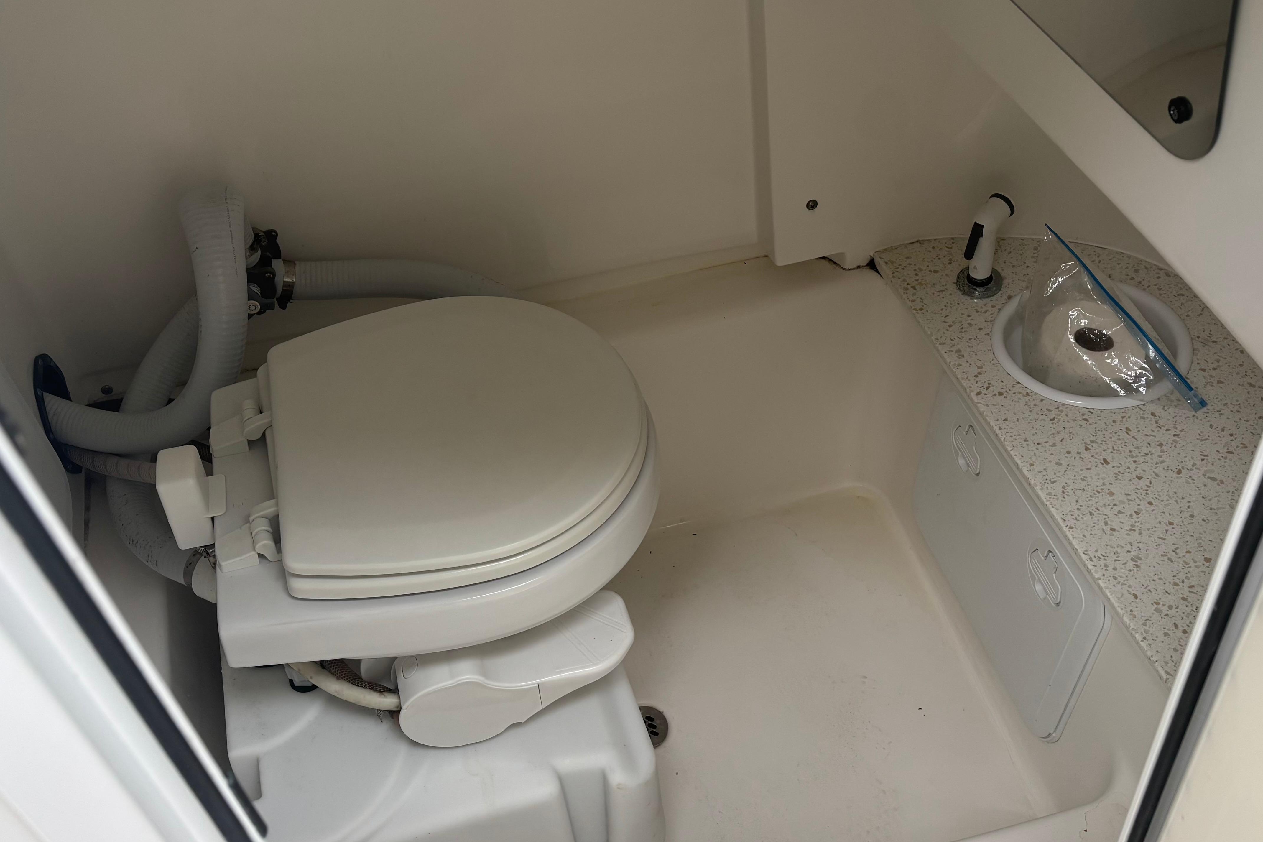 2022 Sea Pro 239 Center Console - Image 9