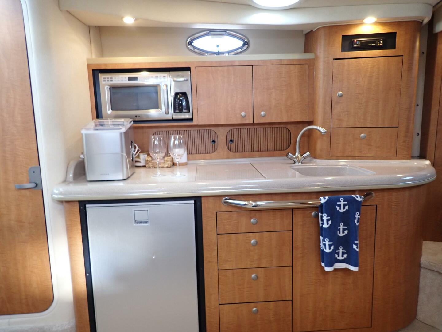 2006 Sea Ray 340 Sundancer - Image 22