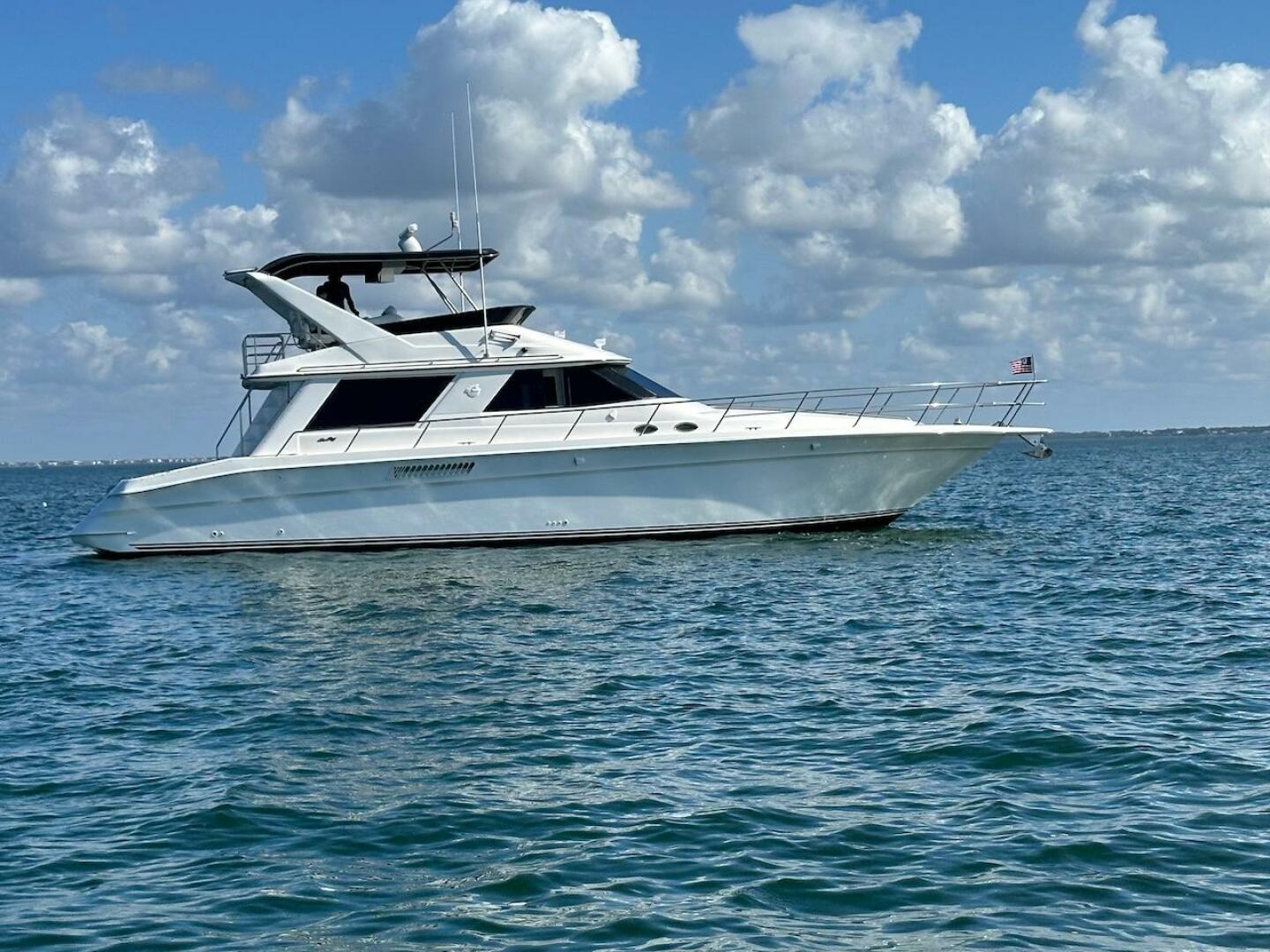 1997 Sea Ray 550 Sedan Bridge - Image 2