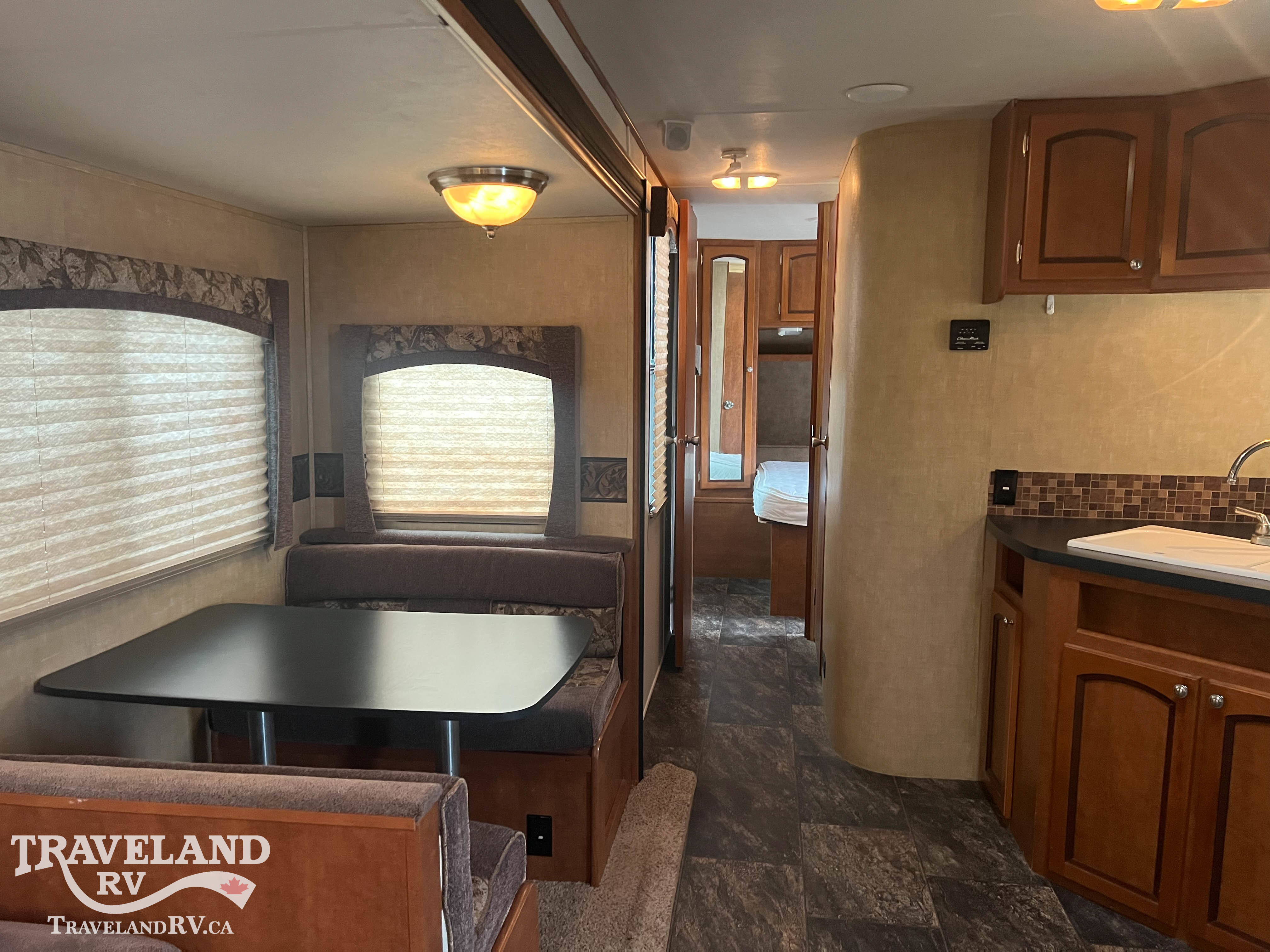 2013 COACHMEN SHASTA REVERE 27RLSS - Image 19