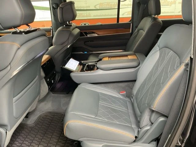 2024 Jeep Grand Wagoneer Utility 4D Series III 4WD - Image 22