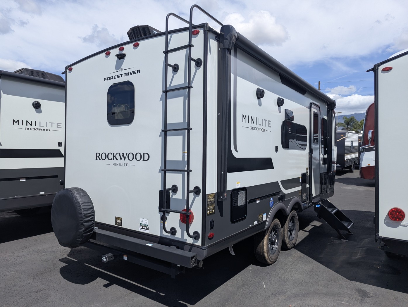 2026 Forest River Rockwood Mini Lite 2108RB - Image 5
