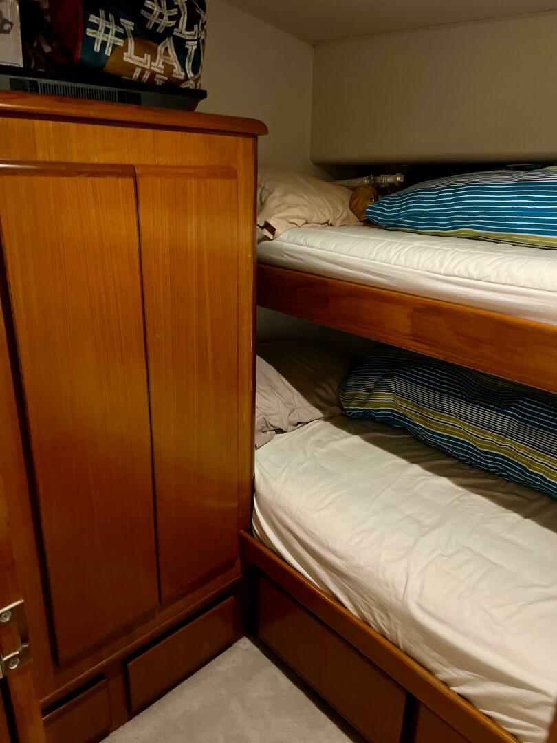 1997 Viking 43 Convertible - Image 38