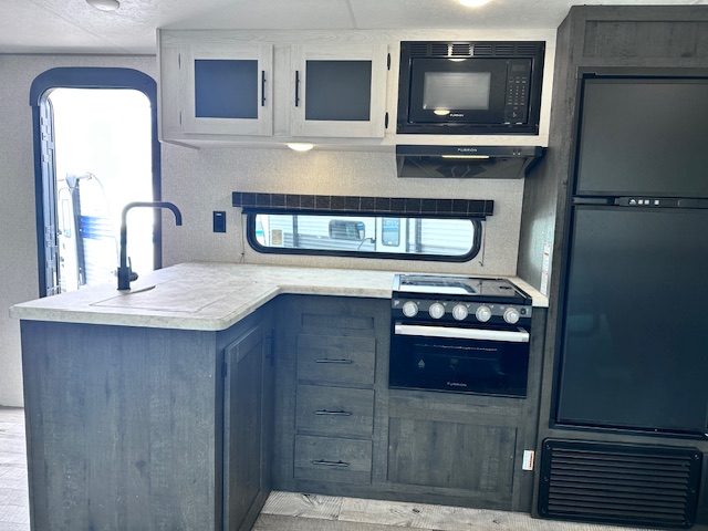 2022 KZ RV Sportsmen SE 332BHKSE - Image 9