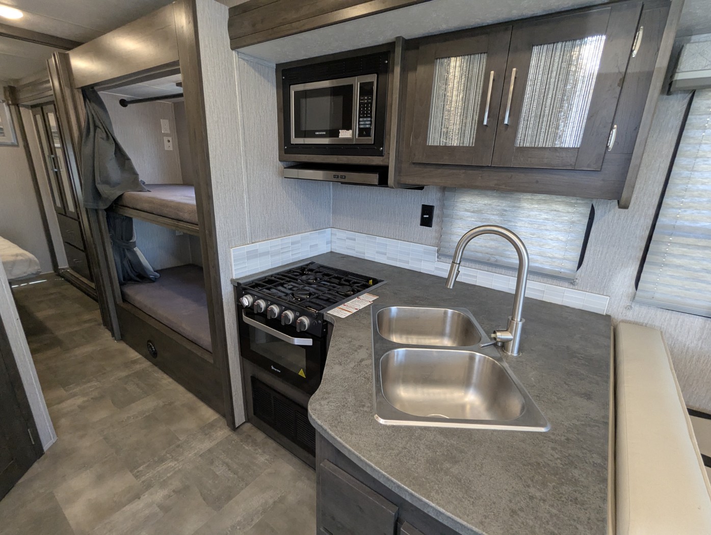 2023 Coachmen Pursuit 31BH - Image 15