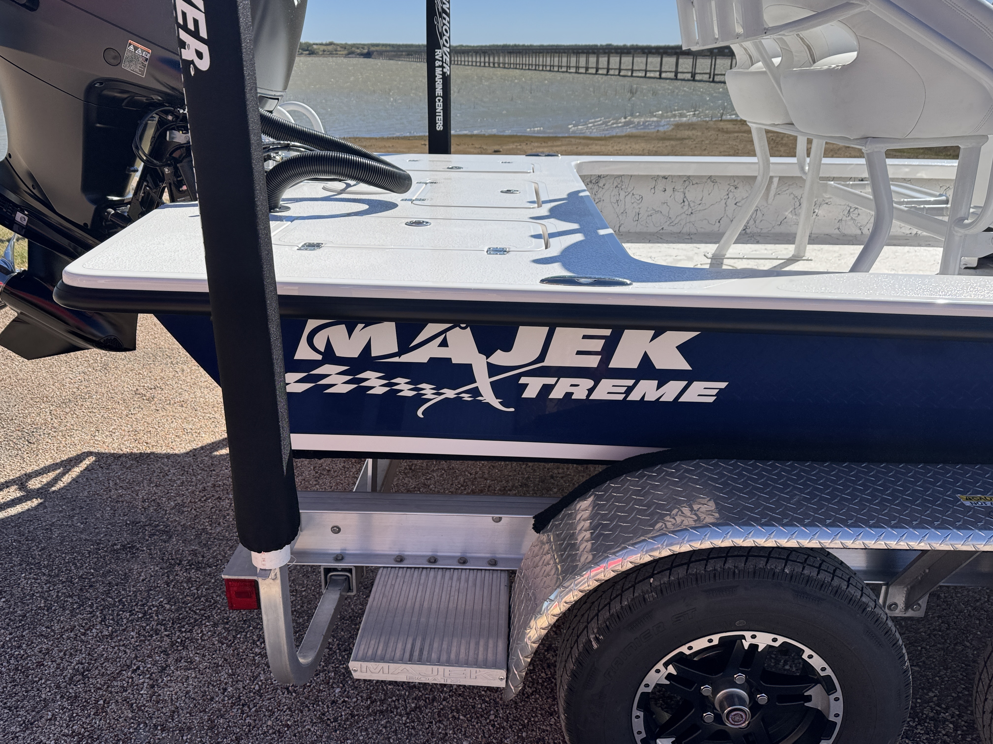 2025 Majek 22 Xtreme - Image 7