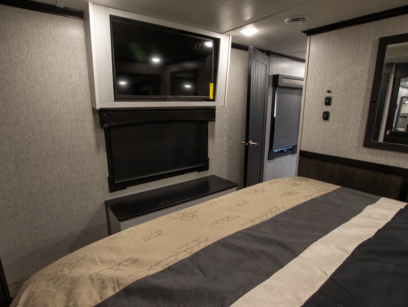2023 CrossRoads Redwood 3401RL - Image 17