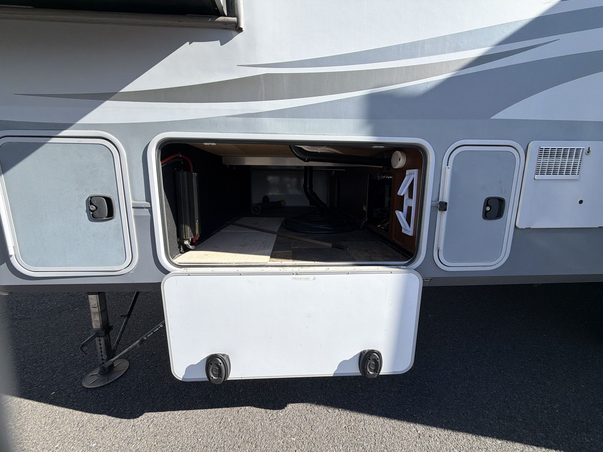 2016 Highland Ridge Light LF297RLS - Image 46