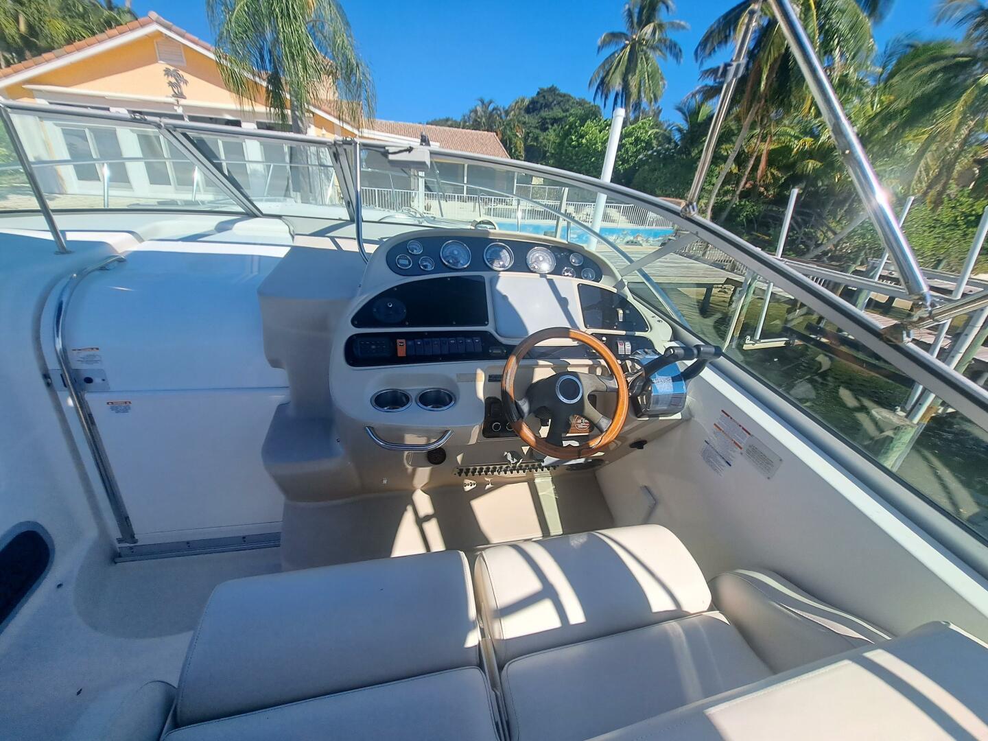 2005 Chaparral 330 Signature Cruiser - Image 5