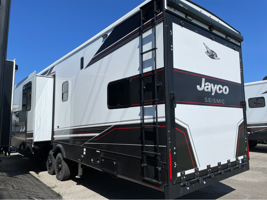 2026 Jayco Seismic 395 - Image 3