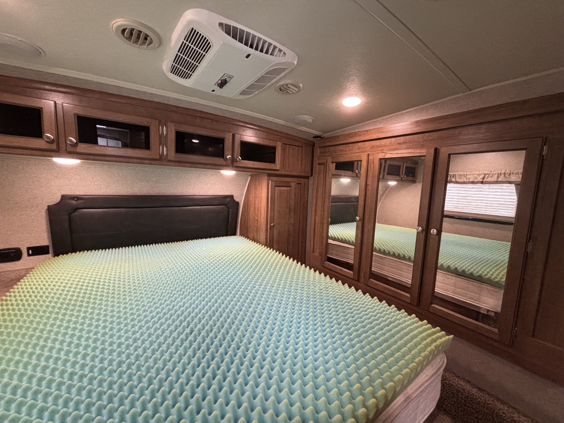 2018 Forest River Rockwood Ultra Lite 2650WS - Image 16