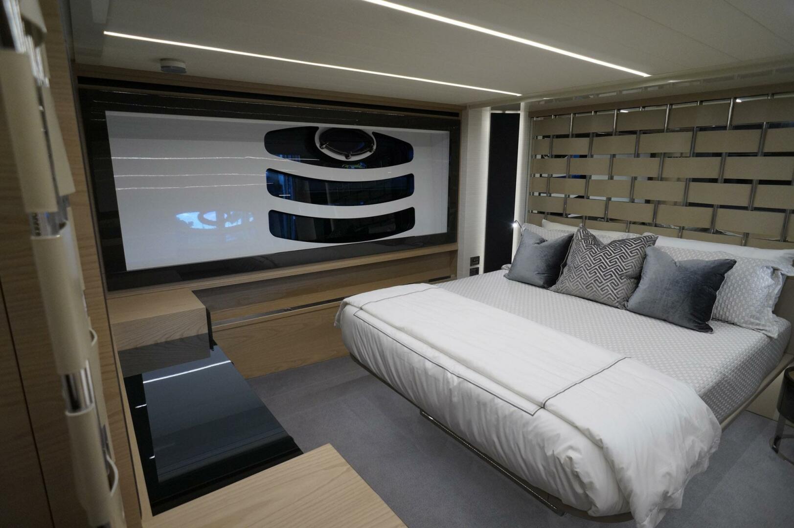 2016 Pershing 70 - Image 11