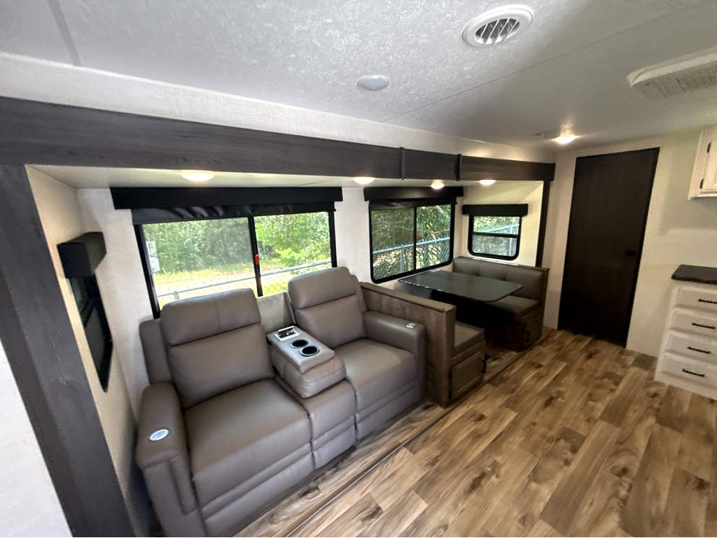 2024 VENTURE RV STRATUS 261VRB - Image 9