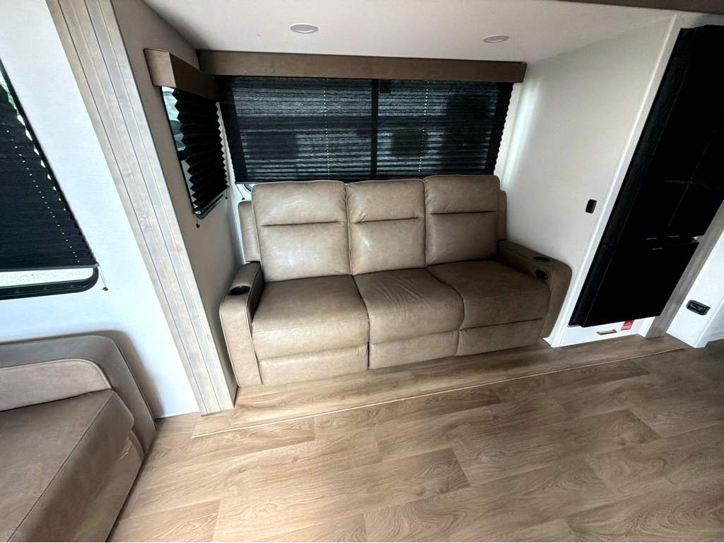 2027 GRAND DESIGN TRANSCEND 265BHT - Image 20