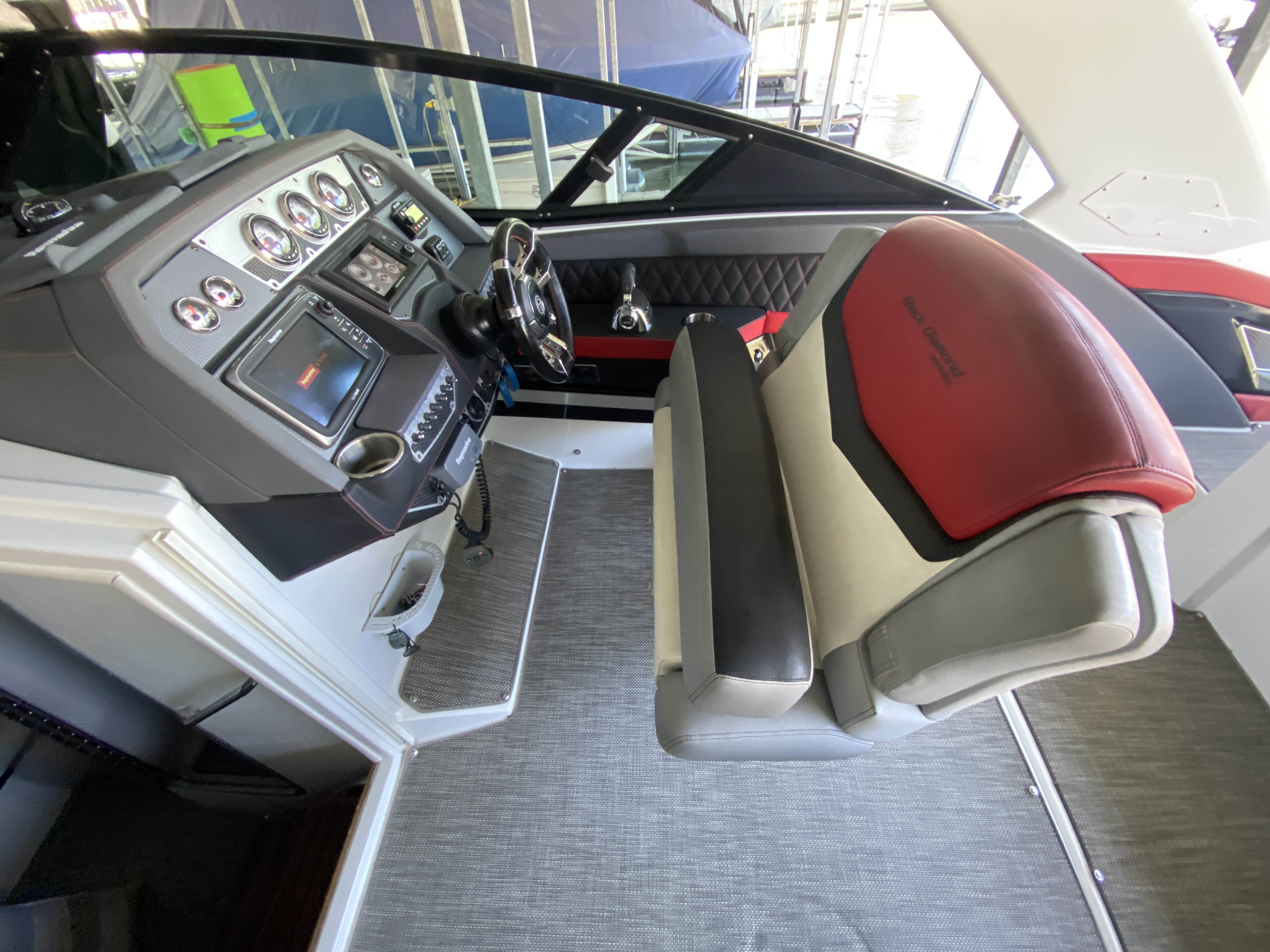 2014 Cruisers Sport Series 328 Black Diamond Edition - Image 20
